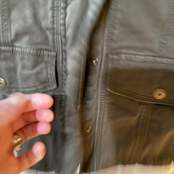 Kensie Green Utility Jacket with Tailored Fit and Epaulettes - Picture 6 of 7